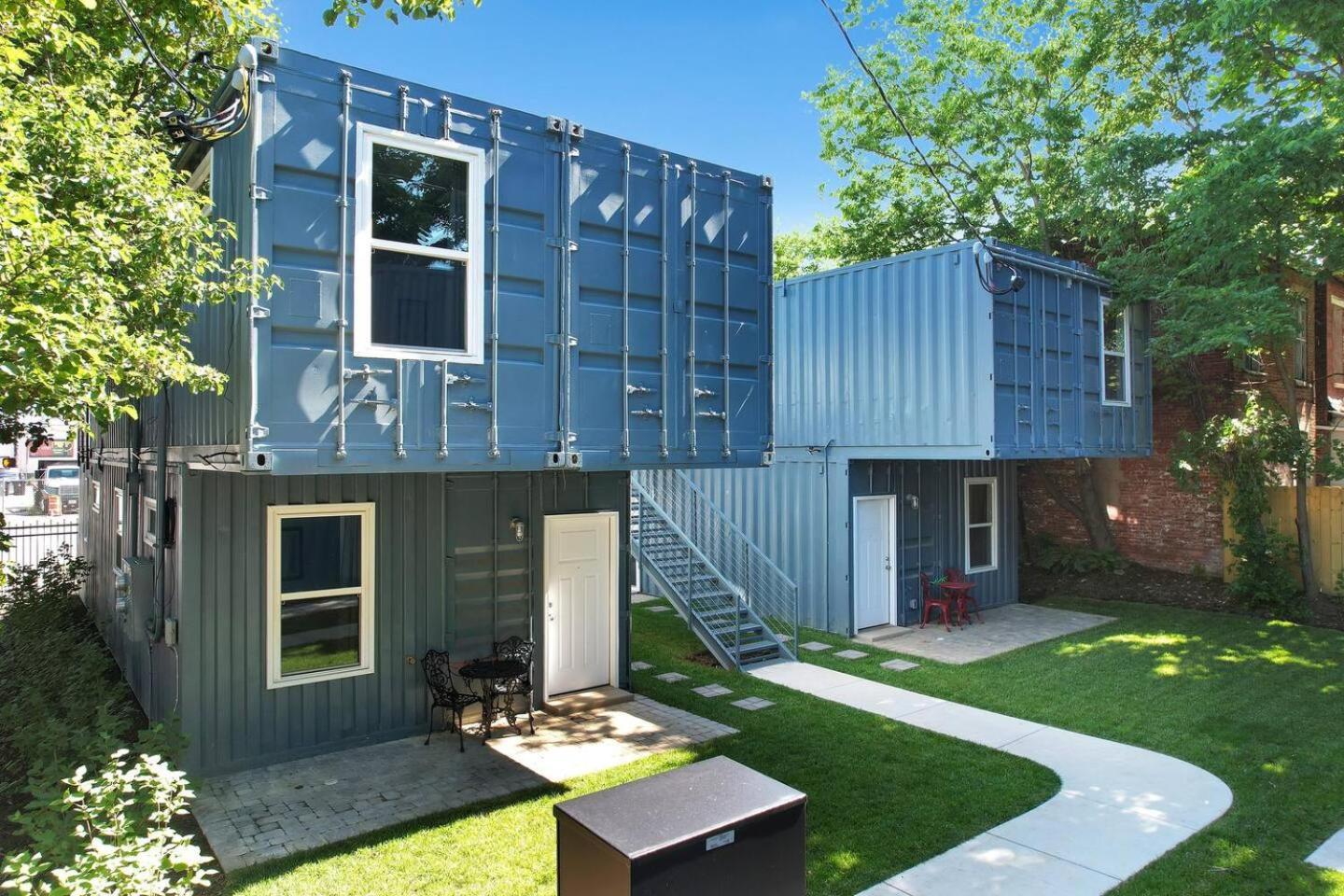Experience The Unique Re-nu Shipping Container #4 Apartment Louisville