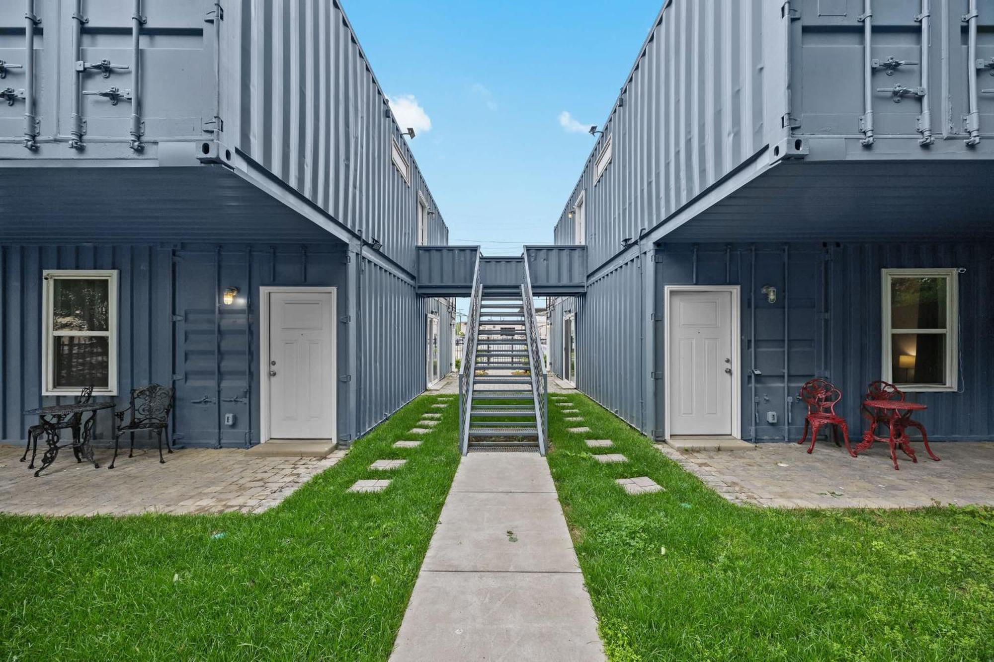 Experience The Unique Re-nu Shipping Container #4 Apartment Louisville