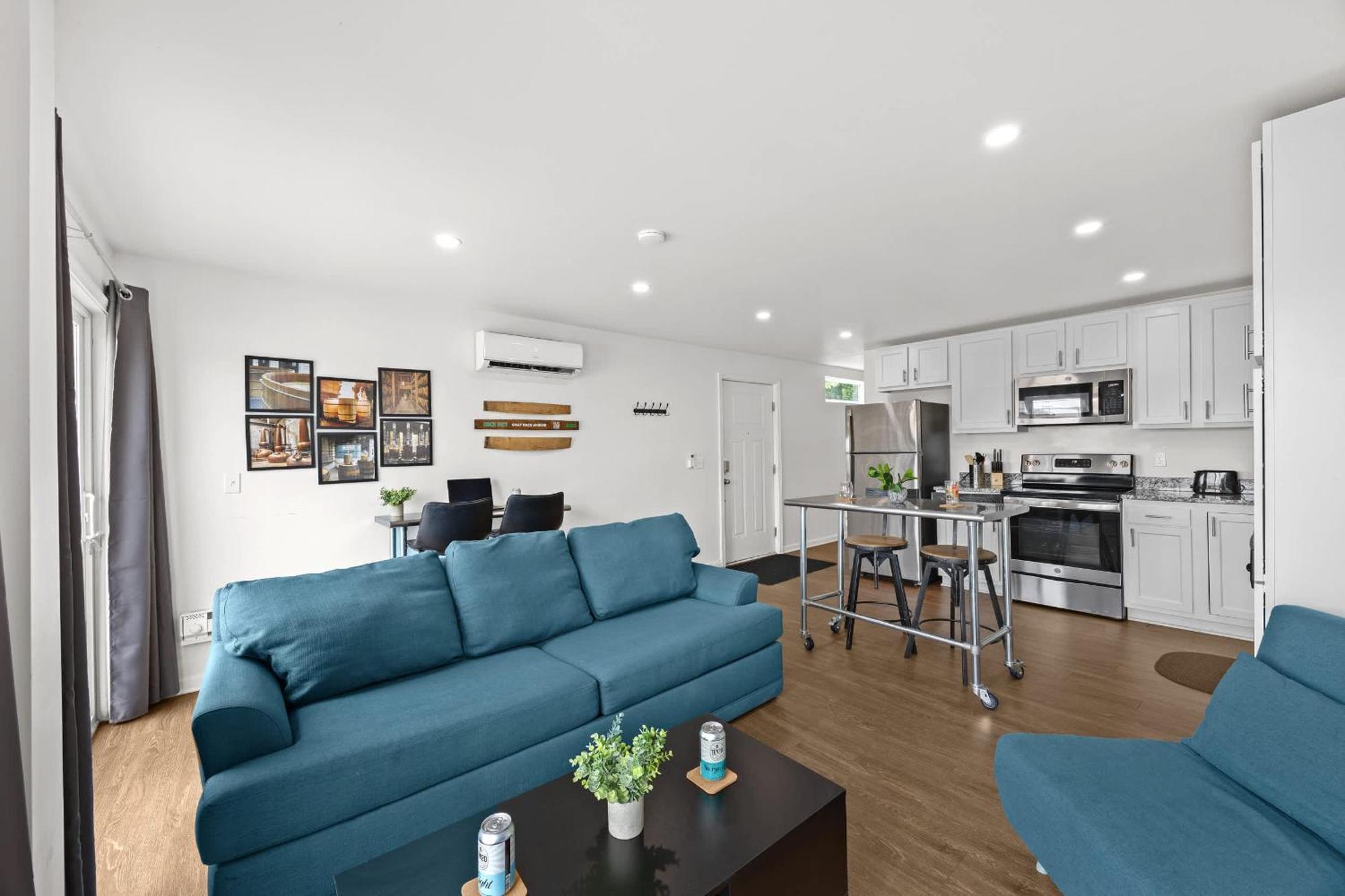 Experience The Unique Re-nu Shipping Container #4 Apartment Louisville